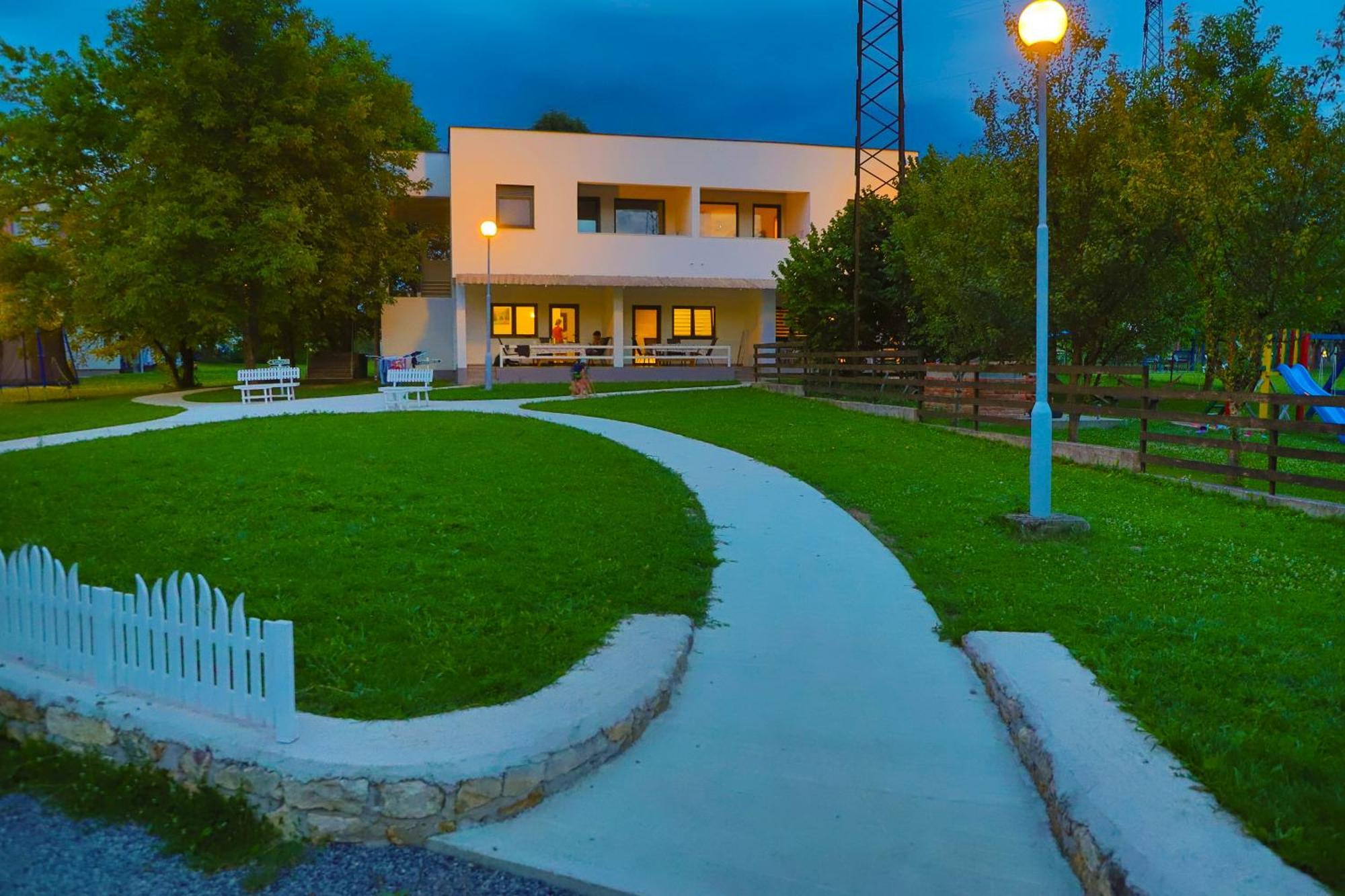 Holiday Homes Pozitiva Bihać Eksteriør billede