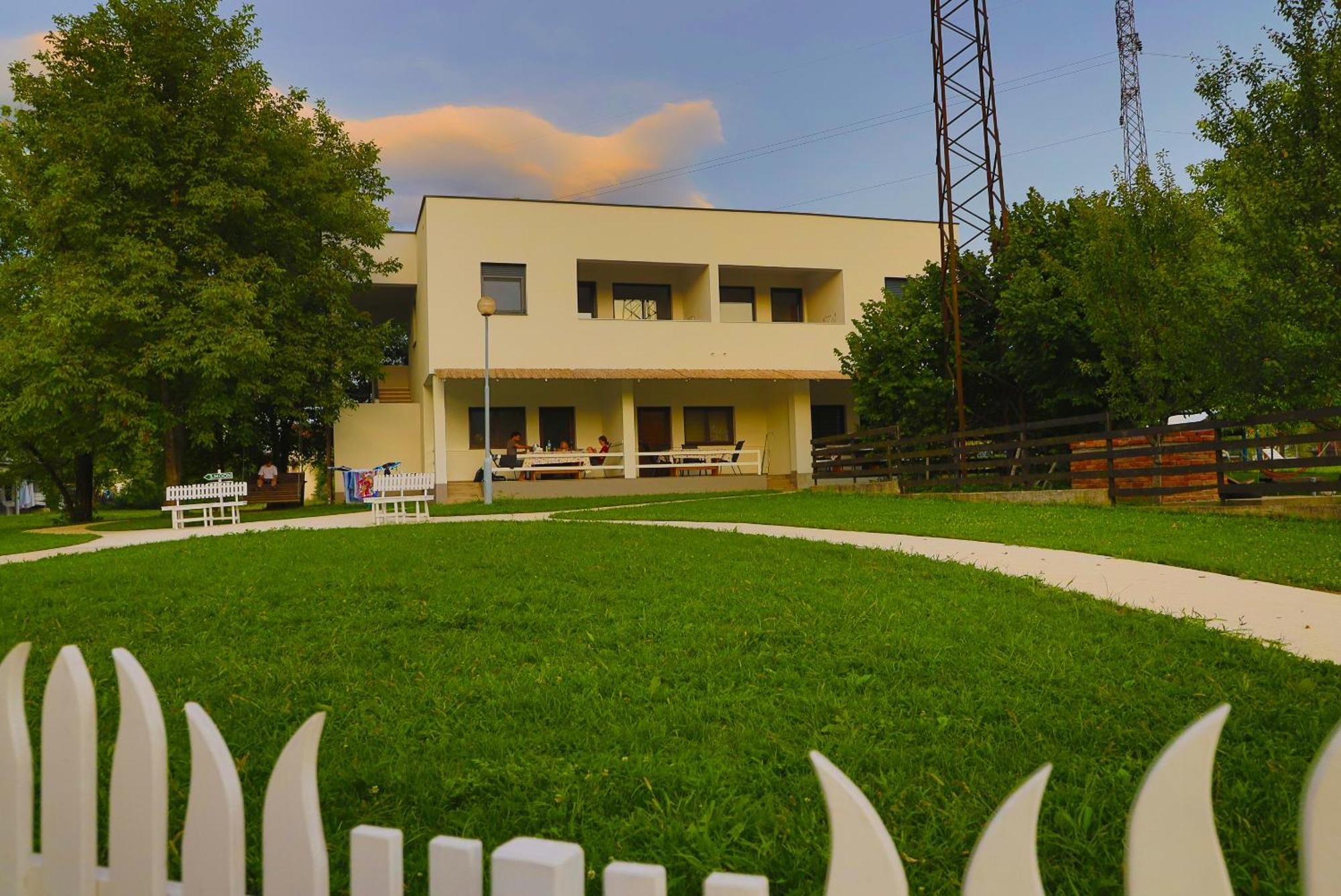 Holiday Homes Pozitiva Bihać Eksteriør billede