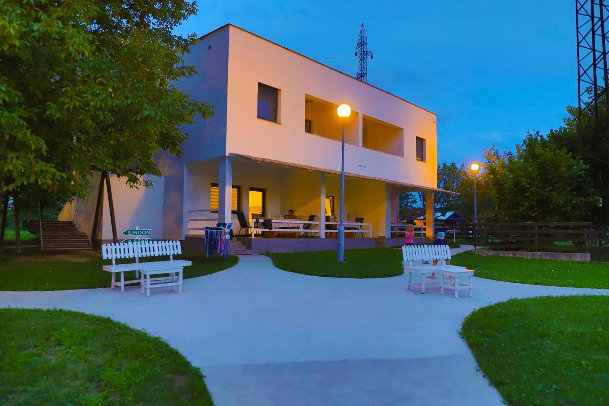 Holiday Homes Pozitiva Bihać Eksteriør billede